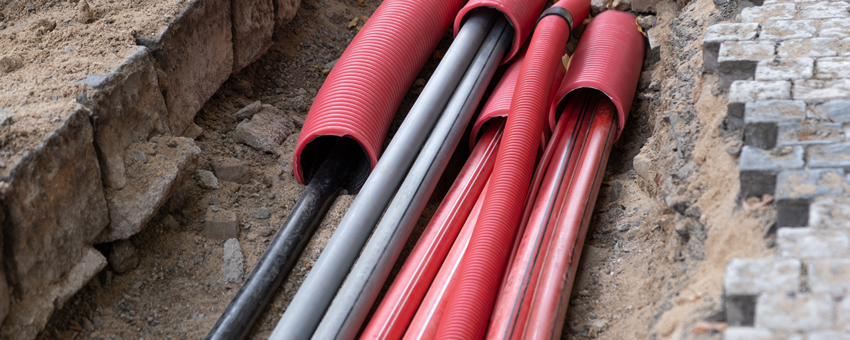 Main_picture_wiki_congested_power_conduits.png